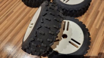 1/8 Buggy RC kola - 2