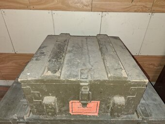 Staré dřevěné vojenské bedny - 2