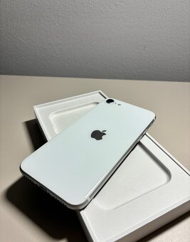 Apple iPhone SE 2020 64GB - S príslušenstvom - 2