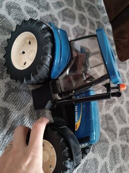 Traktor New Holland - 2