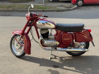 Jawa 250/559 panelka po renovaci - 2