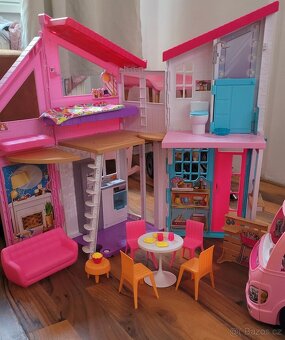 Barbie dům a karavan - 2