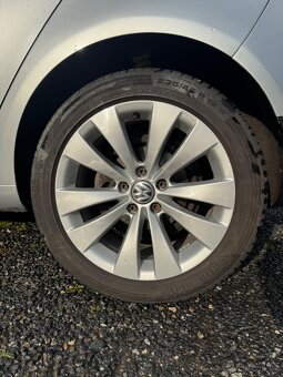 Alu kola VW 5x112 R17 235/45 letní pneu - 2