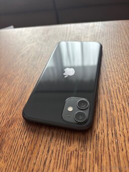 iPhone 11 128 GB černý - 2