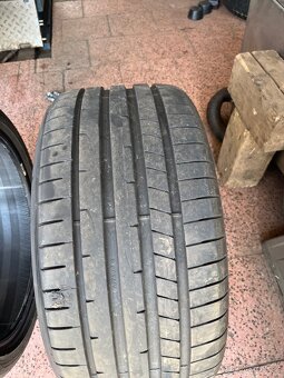 255/35 r18 - 2