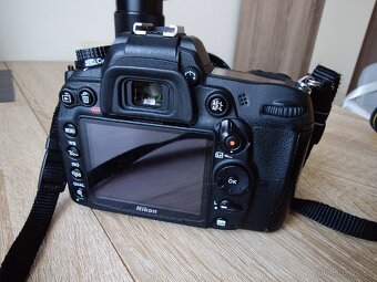 Nikon D7000+ Nikon 75-300+ příslušenství - 2