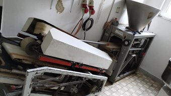 Prodám hnětací stroj a vykulovač těsta - 2