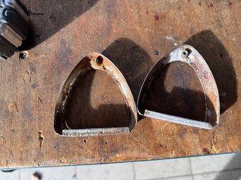 Tatra 603-1 ramiky zadnej odrazky - 2