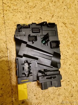 Podvolantová řídící jednotka 1K0 953 549 AF - 2