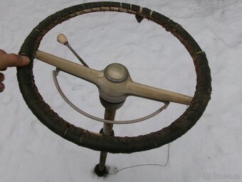 Prodám staré volanty, plechové schránky na nářadí do veterán - 2