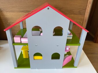 Dřevěný domeček pro panenky - 2
