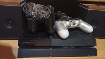 PS4 500Gb Slim + 3 originální ovladače a dokovací stanice - 2