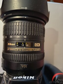 Prodam Nikon D 5600 + objektiv 16-85mm+Blesk+baterie - 2