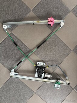 Stahovačka LP skla Peugeot Expert/Scudo/Jumpy 3 - 2