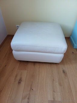 Kožená pohovka 3-místná s podnožkou ve výborném stavu - 2