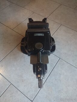 Strojní svěrák výklopný - otočný - 2