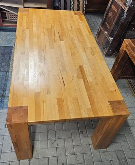 Velký dubový jídelní stůl - 2