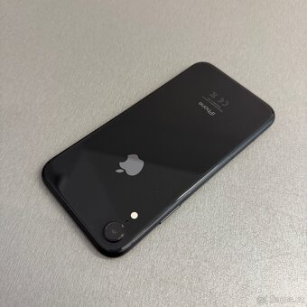 iPhone XR 64GB, pěkný stav, 12 měsíců záruka - 2