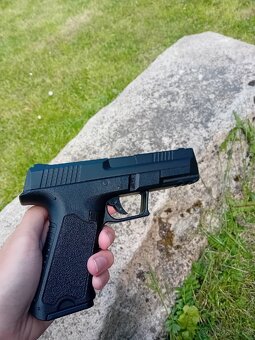 Airsoft zbraň - 2