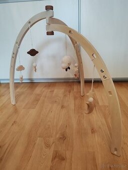 Hrazda Montessori se závěsnými hračkami - 2