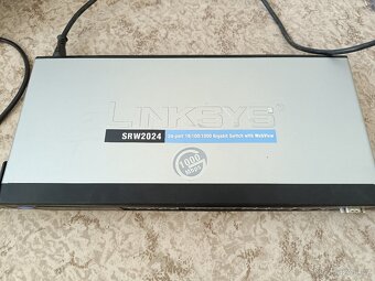 Switch Linksys Cisco srw2024 gigabit 24 portu - 2