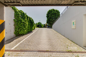 Pronájem garážového stání, 15 m², ul. Stará náves, Praha 9 – - 2