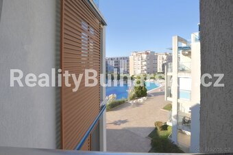 Zařízený apartmán 2+kk 67m² s prostornou terasou a výhledem - 2