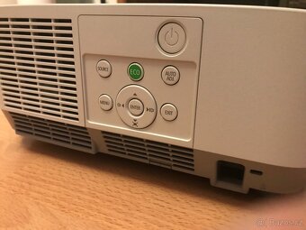 Výkonný Full HD Projektor NEC P502H - 2