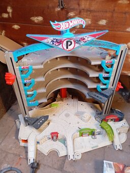 Hot wheels garáž - 2