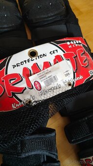 Chrániče na kolečkové brusle vel. S - 2