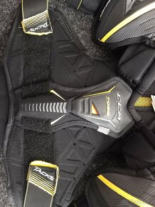 CHRÁNIČE RAMEN CCM 7092 LITE - 2