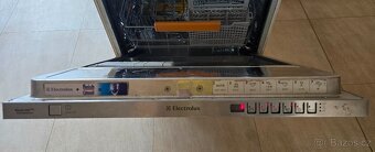 Myčka elektrolux ESL67070R - 2