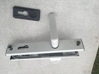 Dveřní kováni-bezpečnostní - 2