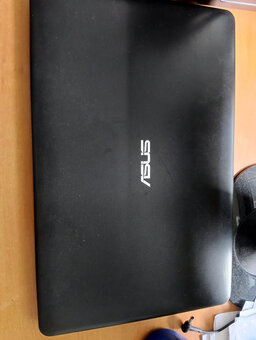 ASUS 17,3"zánovní stav nová baterie - 2