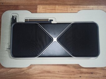 RTX 5080 Founders Edition - 2