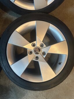 ALU Kola ŠKODA 5x112 R17 DENOM NOVÉ Letní Pneu 225/45/17 - 2
