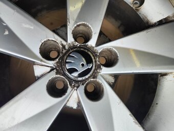 Prodám 2kusy 15"alu disků model Rotare originál Škoda Fabia - 2