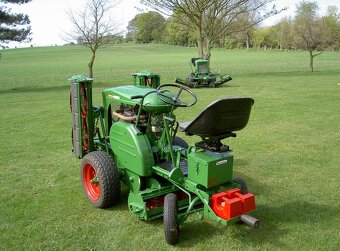 Traktor - vřetenová sekačka - 2