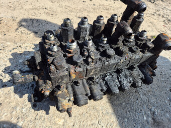 Vyvážečka John Deere 1110D, Valmet náhradní díly - 2