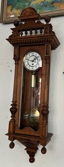 Závažové hodiny sig. Gustav Becker. - 2