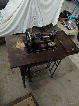 Šicí stroj Lada - 2