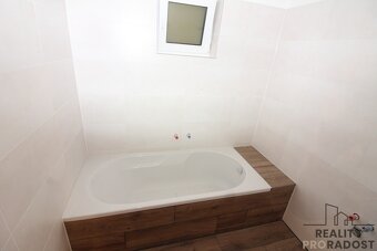 Prodej rodinného domu ve Chvalovicích - 2