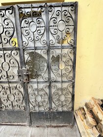 Starožitné kované dveře - 2