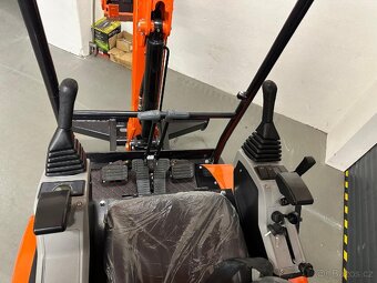 Bagr 2,5T, motor Kubota 25Hp - 2