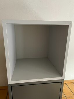 Police s nohami a dvířky IKEA EKET (úložný prostor) - 2