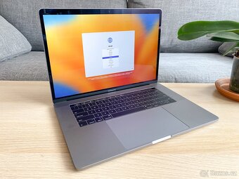 Apple MacBook Pro 15" (2018) - i7 2,20GHz, 16GB, 256GB, BOX - 2
