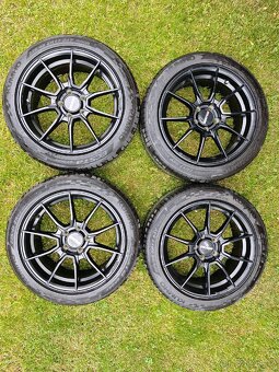 Motec MCR2 Ultralight 8Jx17 5x112 s pneu 225/45 r17 - 2