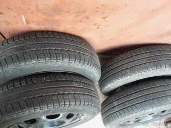Prodám letní pneumatiky včetně disků 155/70 r13 - 2