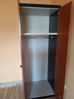 Skříň šatní - 2
