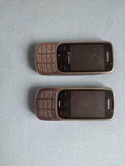 2x telefon Nokia 6303 + Příslušenství Nokia (nabíječky, kabe - 2